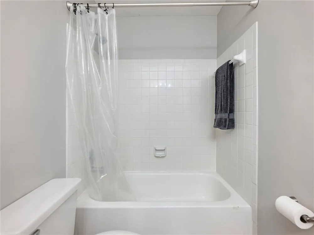 81 Mount Vernon Circle Sandy Springs, GA 30338