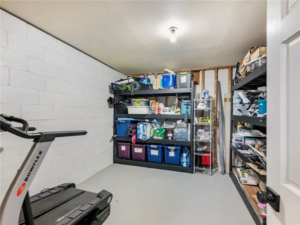 81 Mount Vernon Circle Sandy Springs, GA 30338