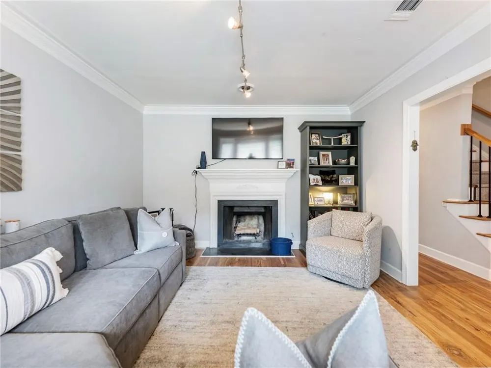81 Mount Vernon Circle Sandy Springs, GA 30338