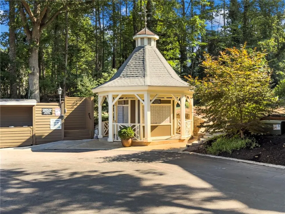 81 Mount Vernon Circle Sandy Springs, GA 30338