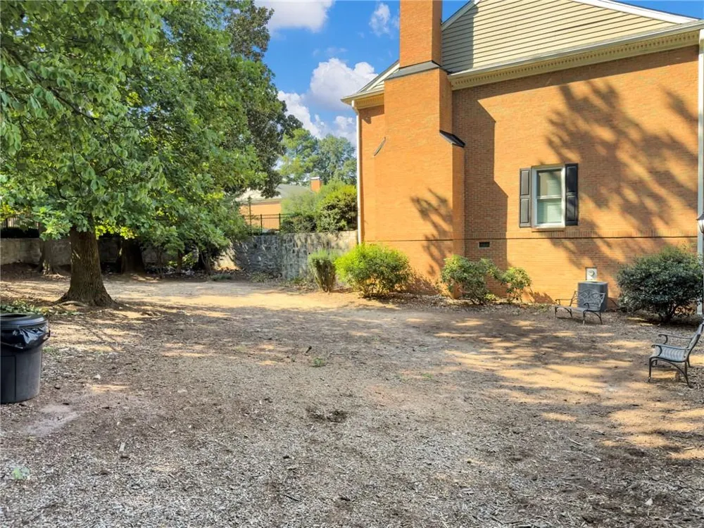 81 Mount Vernon Circle Sandy Springs, GA 30338