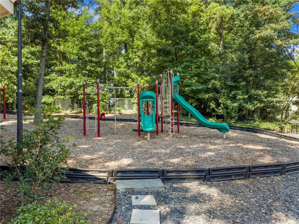 81 Mount Vernon Circle Sandy Springs, GA 30338