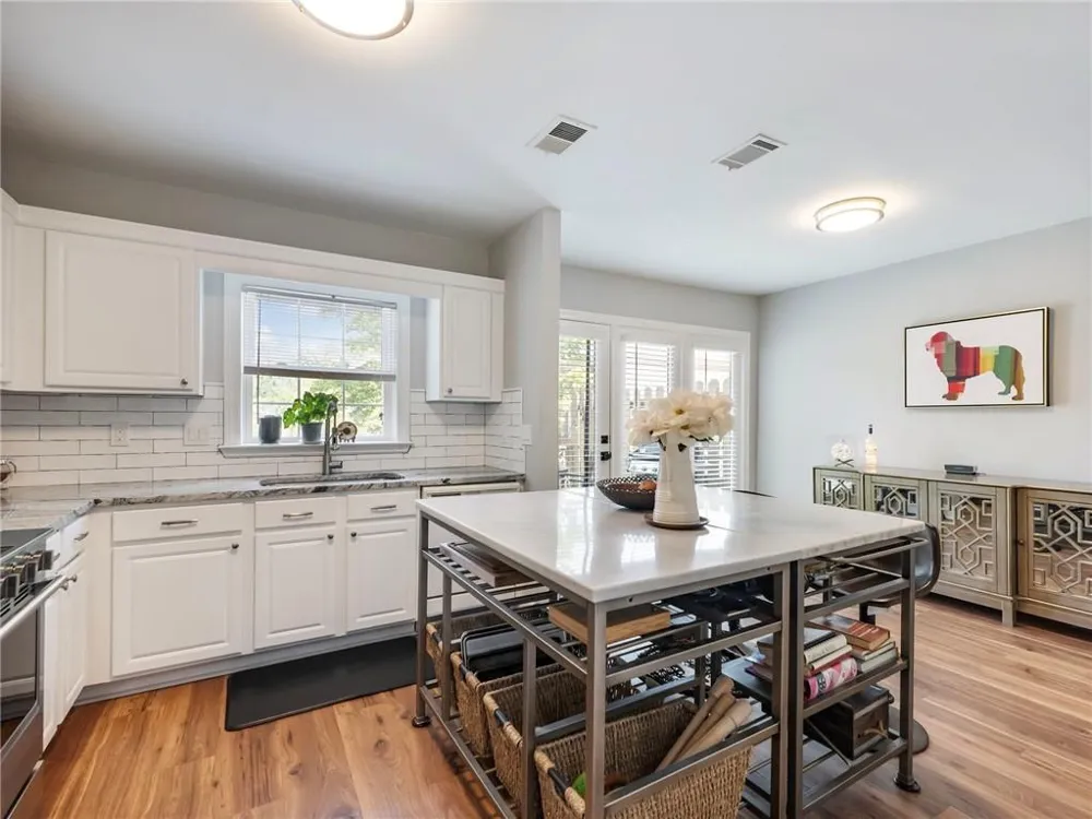 81 Mount Vernon Circle Sandy Springs, GA 30338