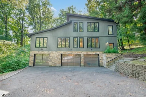 1204 Johnston Dr