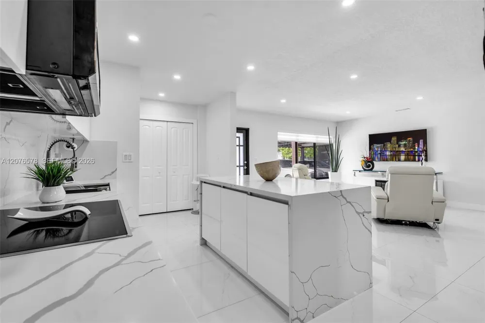 1270 W 64th Ter Hialeah, FL 33012