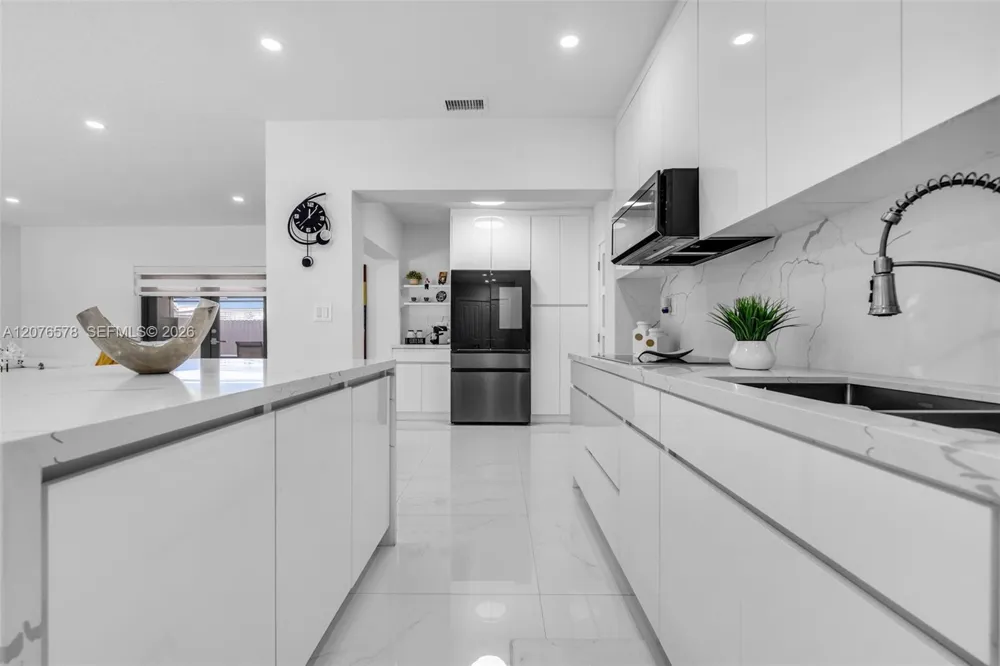 1270 W 64th Ter Hialeah, FL 33012