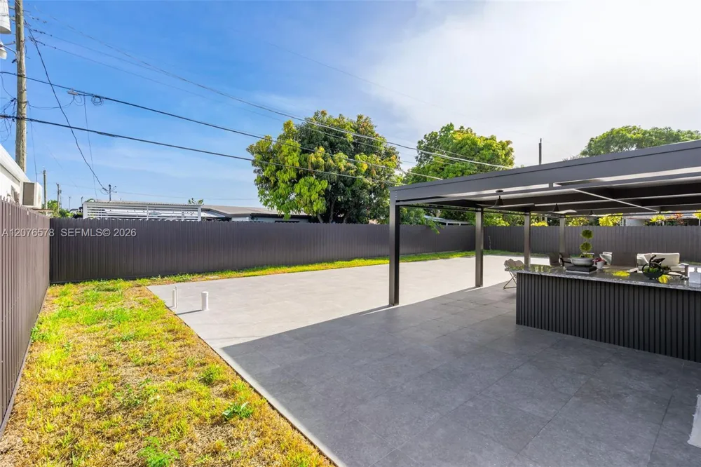 1270 W 64th Ter Hialeah, FL 33012