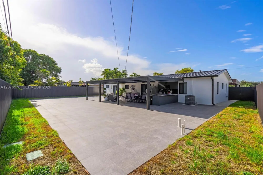 1270 W 64th Ter Hialeah, FL 33012