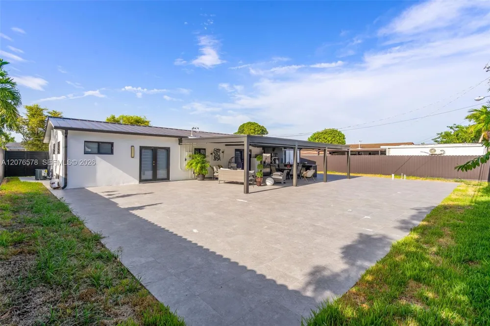1270 W 64th Ter Hialeah, FL 33012