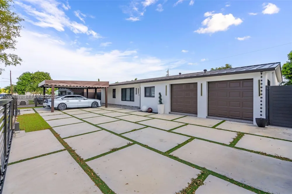 1270 W 64th Ter Hialeah, FL 33012