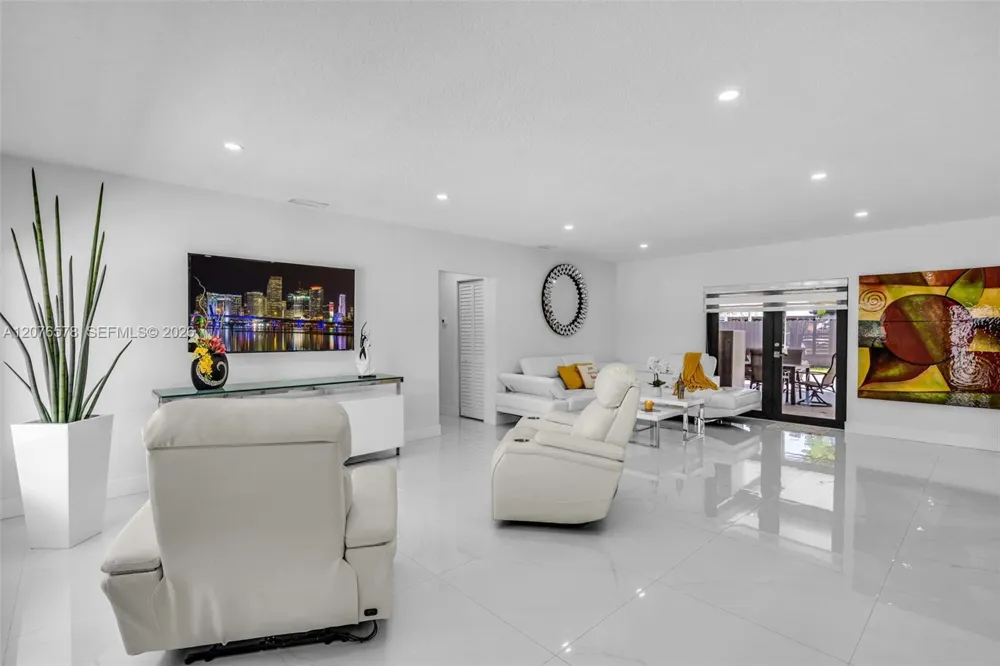 1270 W 64th Ter Hialeah, FL 33012