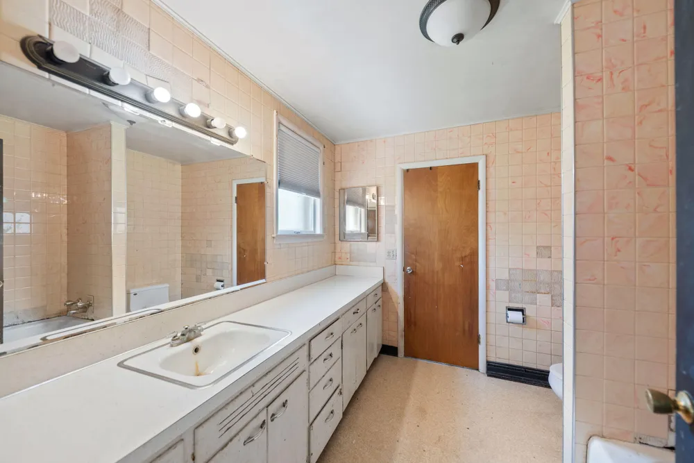105 Locust Street E Three Oaks Village, MI 49128