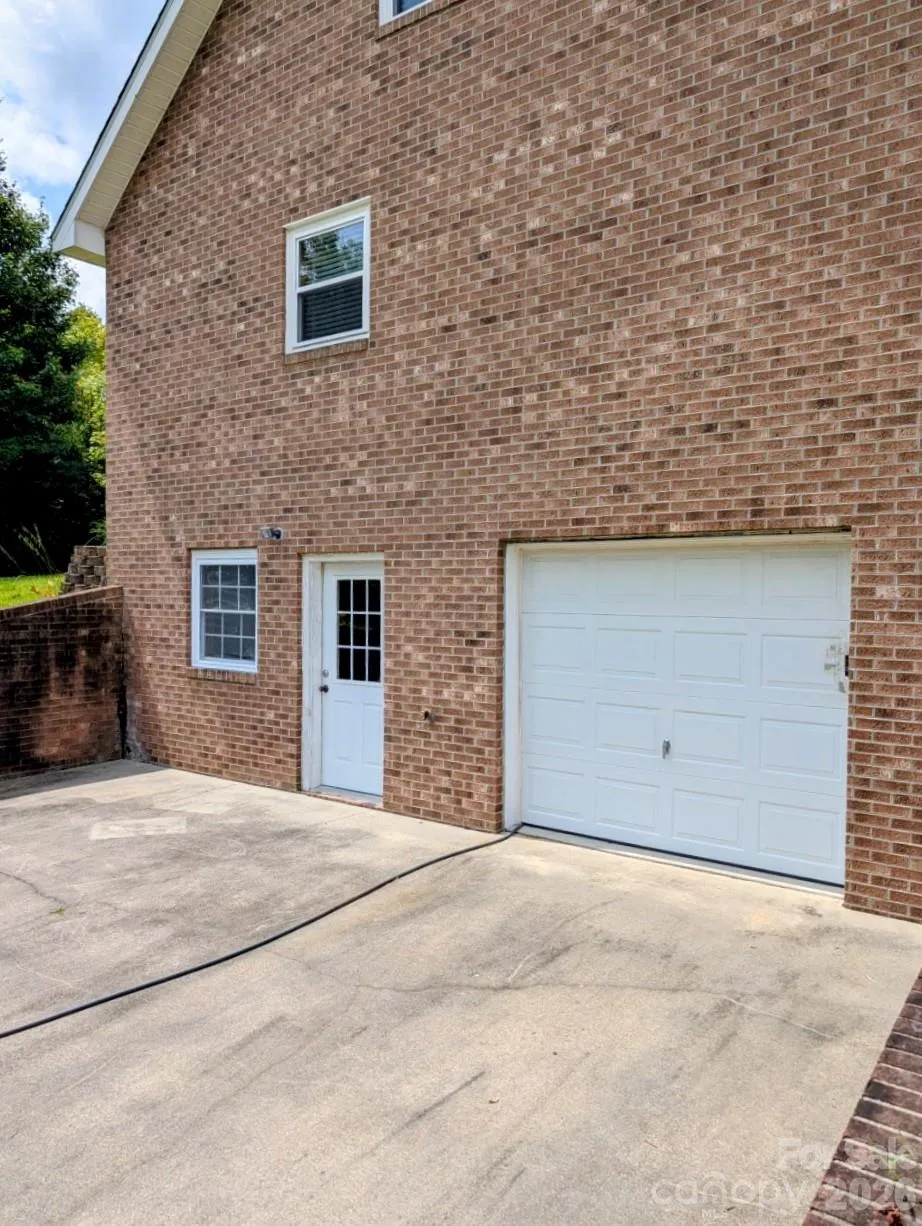 213 Rustling Pines Drive Hendersonville, NC 28792