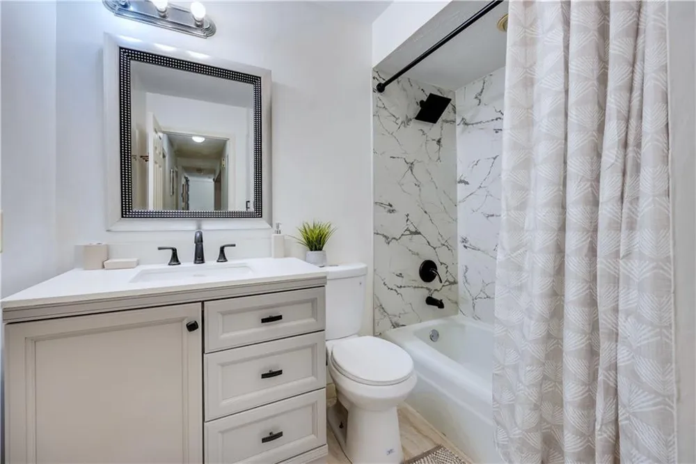 6517 Charter Oaks Circle Columbus, GA 31909
