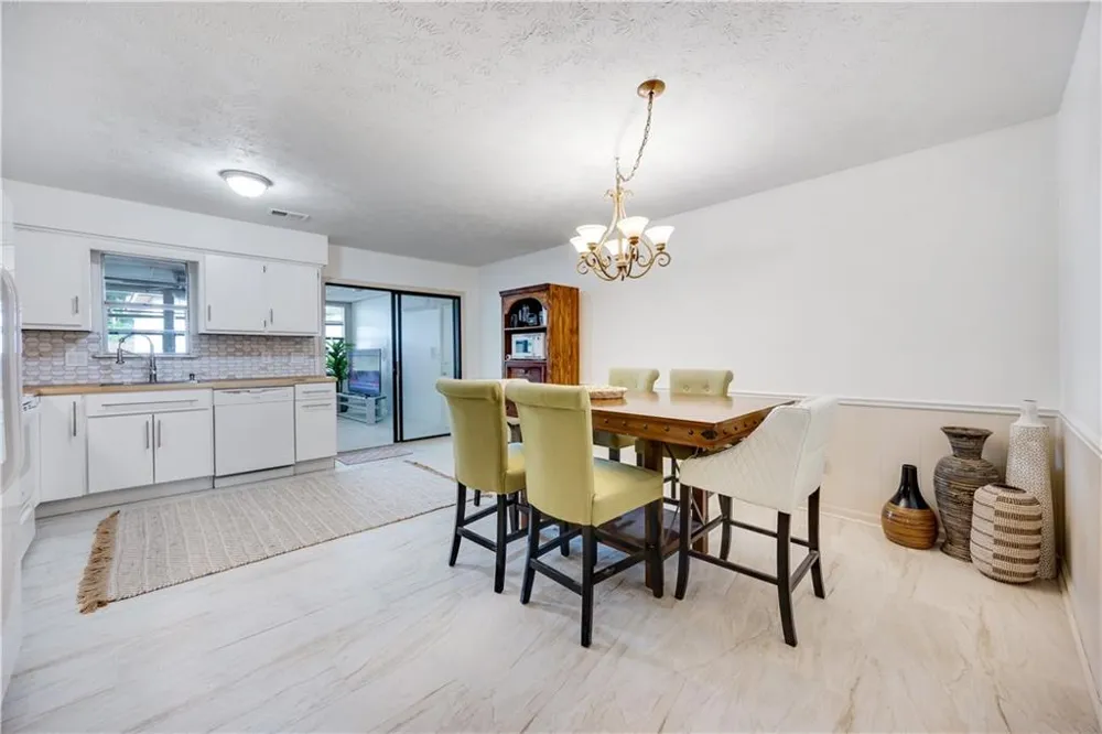 6517 Charter Oaks Circle Columbus, GA 31909