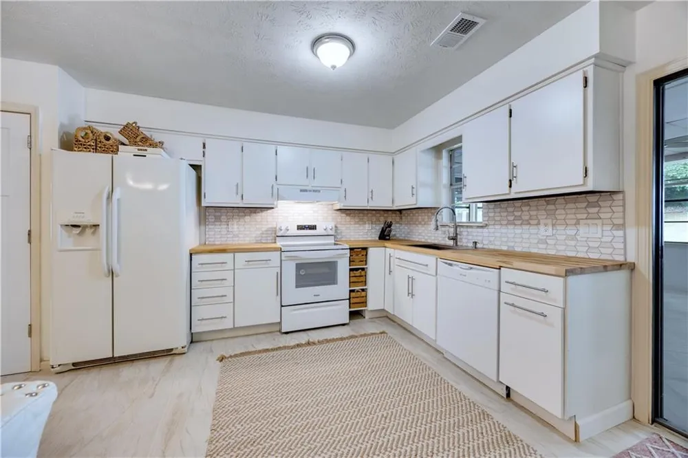 6517 Charter Oaks Circle Columbus, GA 31909