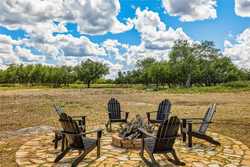 11271 Us Hwy 290 Harper, TX 78631