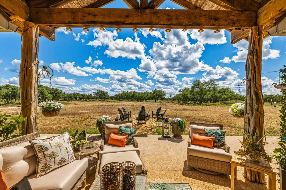 11271 Us Hwy 290 Harper, TX 78631