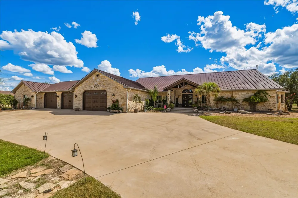 11271 Us Hwy 290 Harper, TX 78631