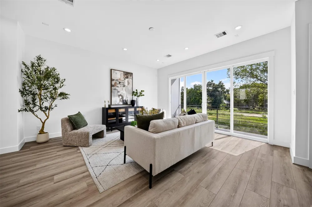2423 Harrington Street Houston, TX 77026