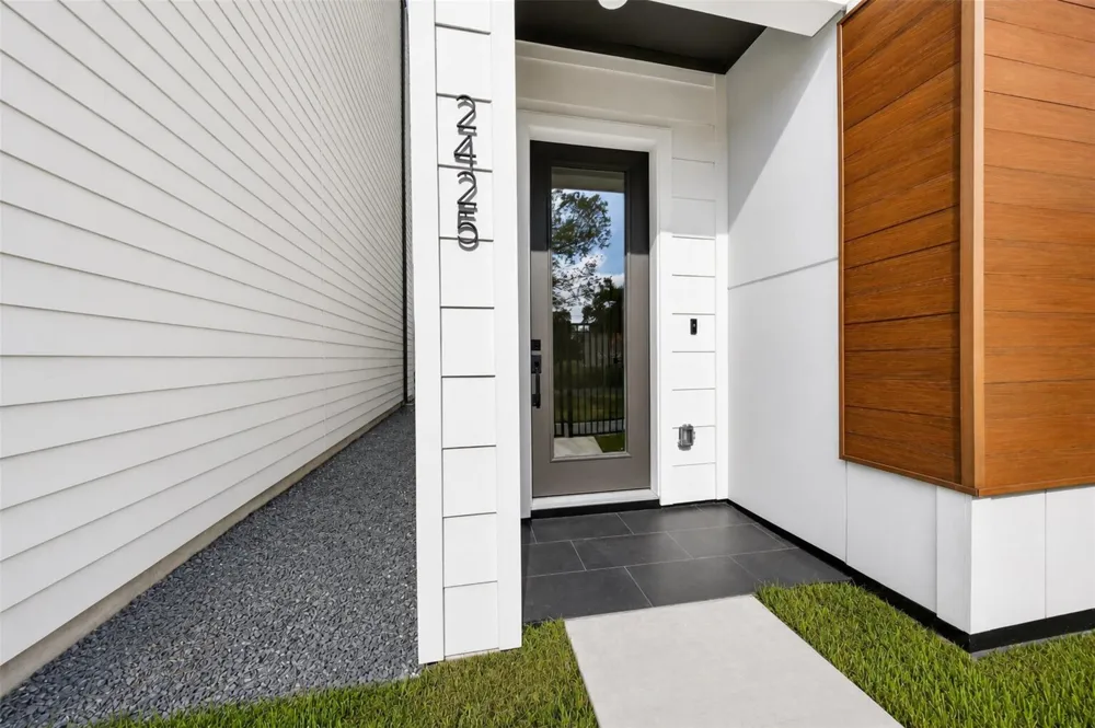 2423 Harrington Street Houston, TX 77026