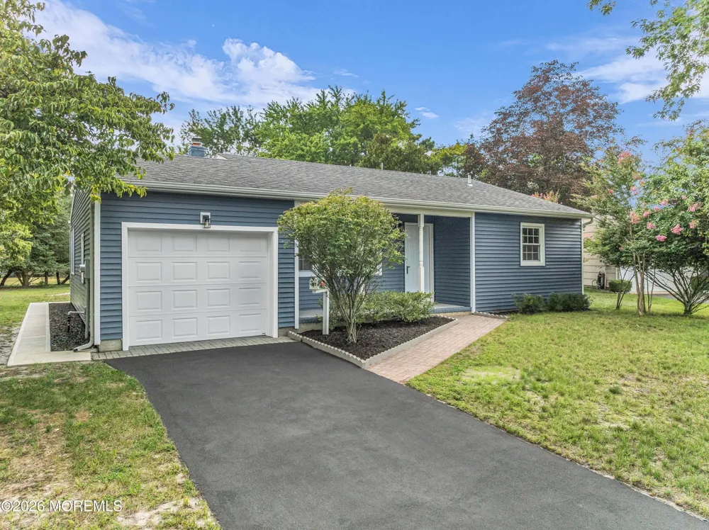 109 Edinburgh Court Toms River, NJ 08757
