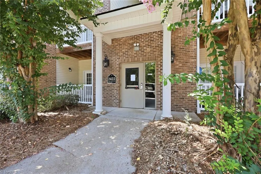 2422 Eagle Creek Court Winston-Salem, NC 27103