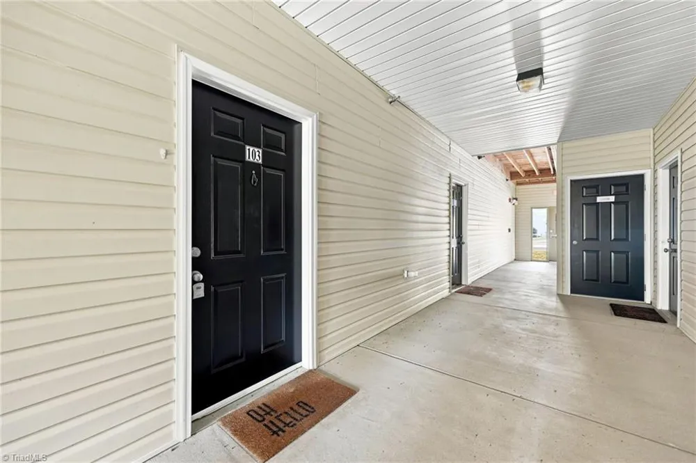 2422 Eagle Creek Court Winston-Salem, NC 27103