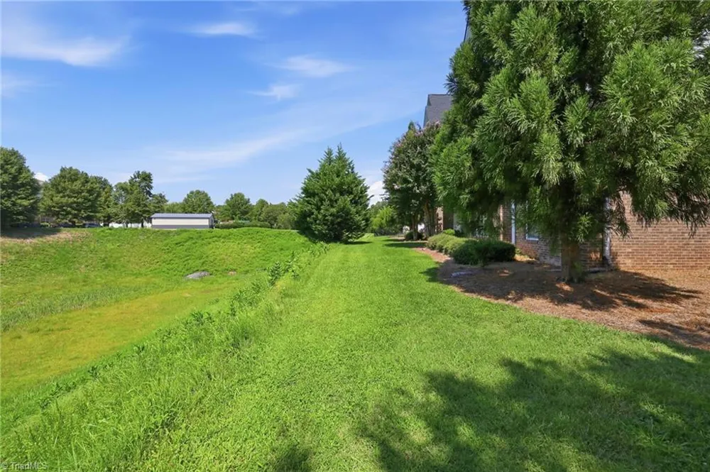 2422 Eagle Creek Court Winston-Salem, NC 27103