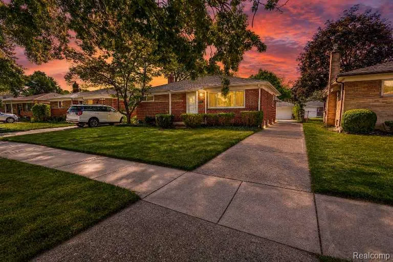 26007 Cathedral Redford Charter Township, MI 48239