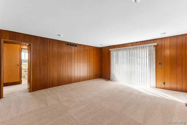 26007 Cathedral Redford Charter Township, MI 48239