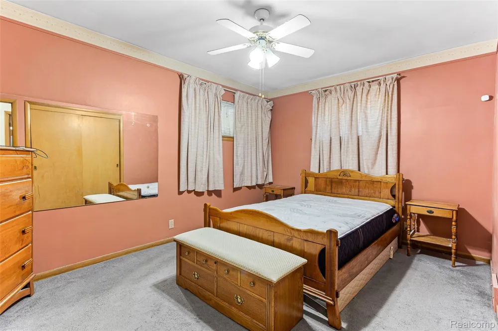 26007 Cathedral Redford Charter Township, MI 48239