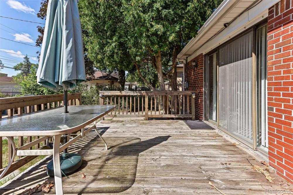 26007 Cathedral Redford Charter Township, MI 48239