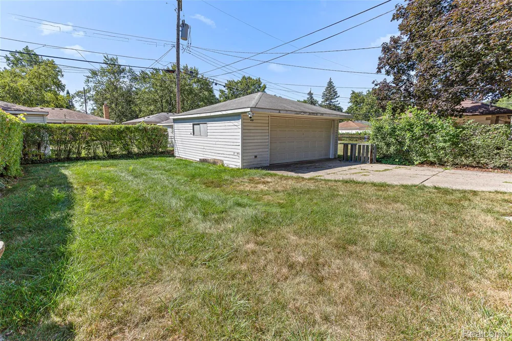 26007 Cathedral Redford Charter Township, MI 48239