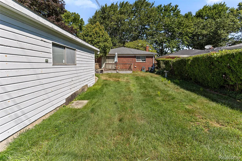 26007 Cathedral Redford Charter Township, MI 48239
