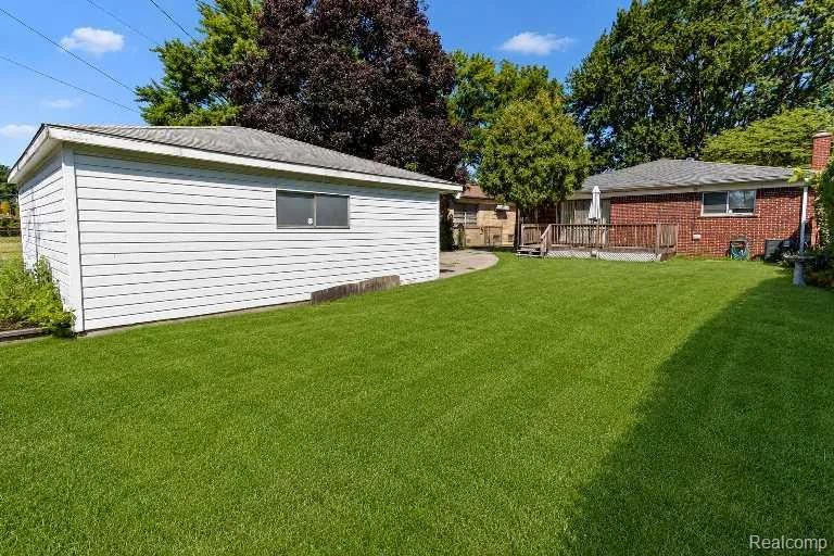 26007 Cathedral Redford Charter Township, MI 48239