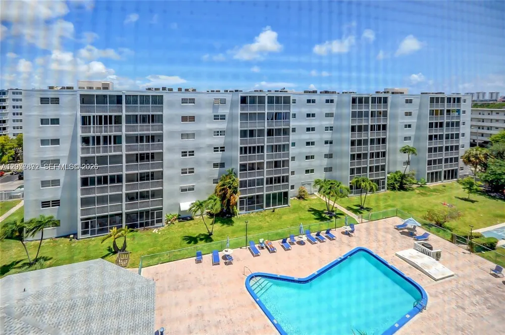 301 NE 14TH #702 Hallandale Beach, FL 33009