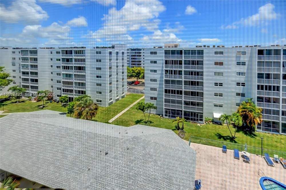 301 NE 14TH #702 Hallandale Beach, FL 33009