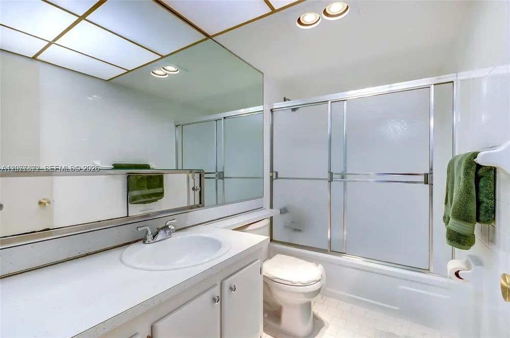 301 NE 14TH #702 Hallandale Beach, FL 33009