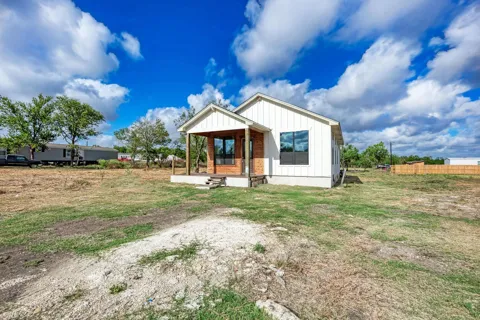 122 Los Fresnos Drive