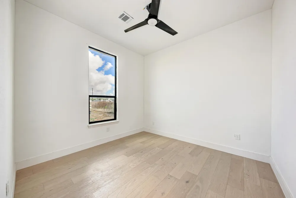 122 Los Fresnos Drive Dale, TX 78616