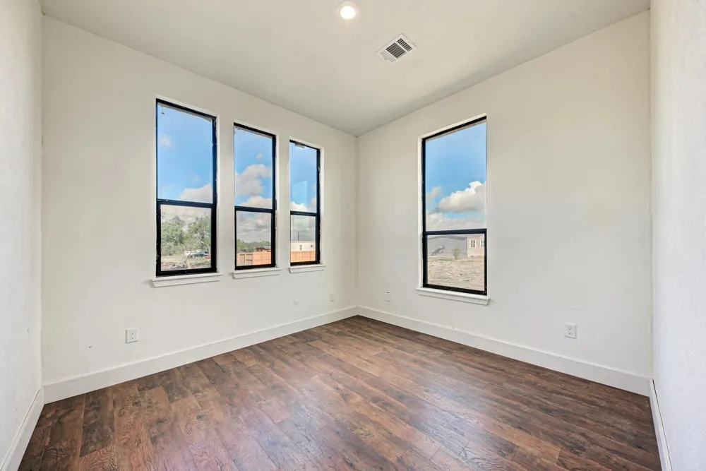 122 Los Fresnos Drive Dale, TX 78616