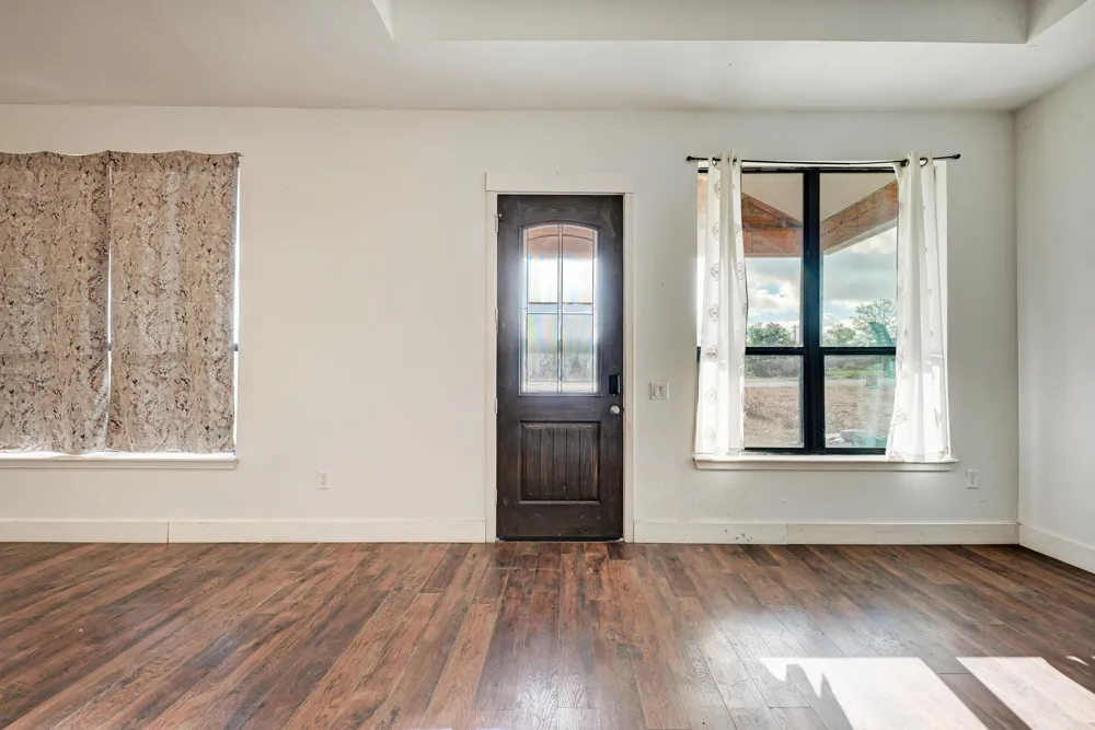 122 Los Fresnos Drive Dale, TX 78616