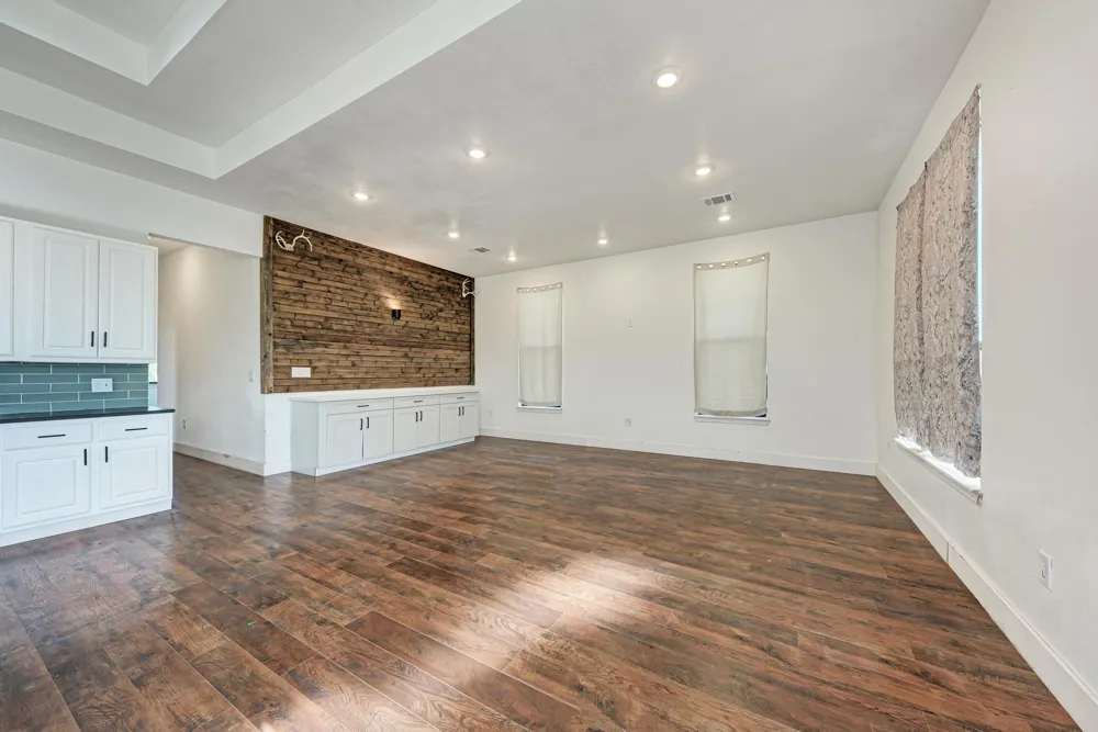 122 Los Fresnos Drive Dale, TX 78616