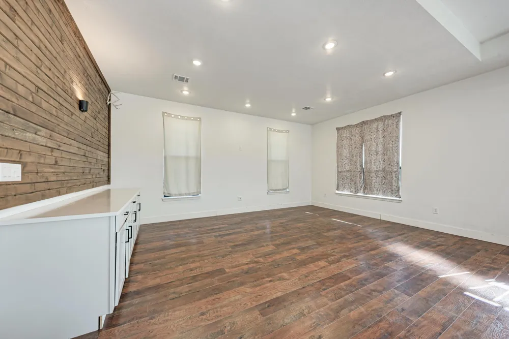122 Los Fresnos Drive Dale, TX 78616