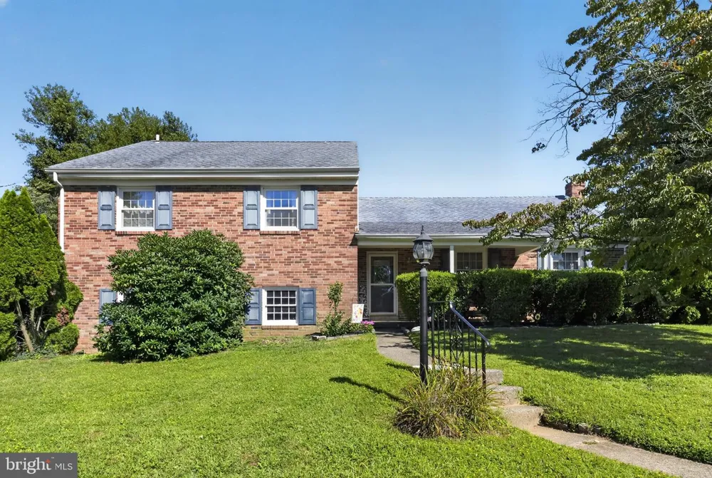 76 SNYDER LANE Springfield, PA 19064
