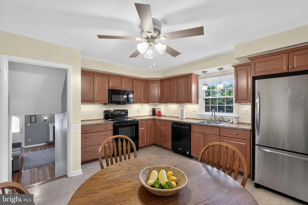 76 SNYDER LANE Springfield, PA 19064