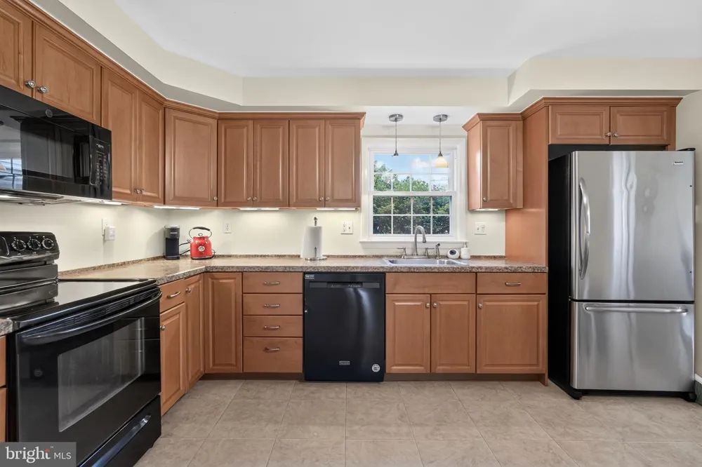 76 SNYDER LANE Springfield, PA 19064