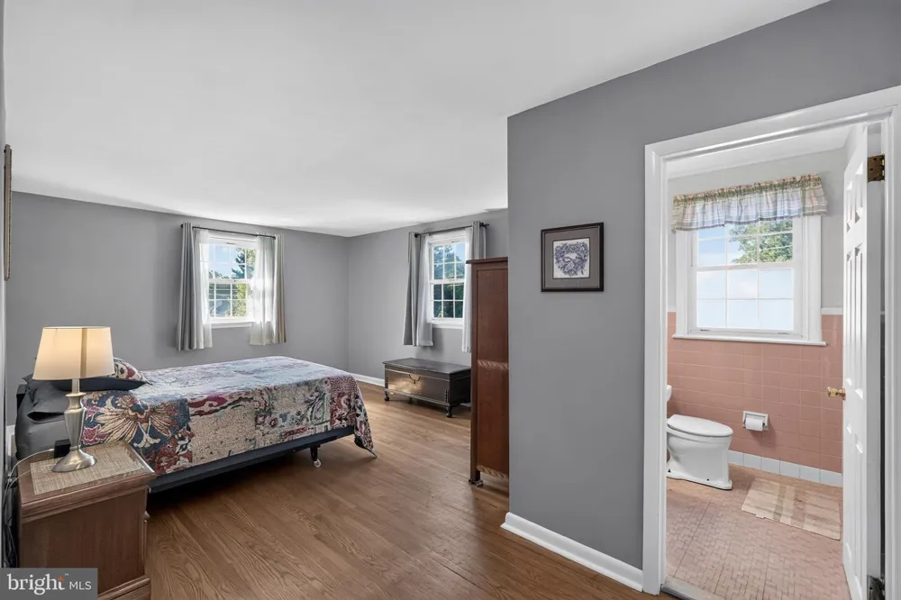 76 SNYDER LANE Springfield, PA 19064