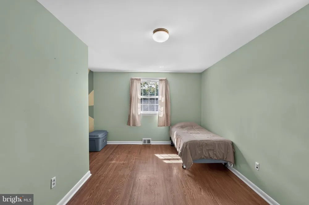 76 SNYDER LANE Springfield, PA 19064